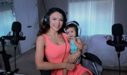 女主播喂奶在线播放,女主播哺乳直播引网友热议