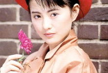 宗天意跟李赛凤照片,光影交错，演绎经典瞬间