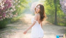 露脖子图片,探寻露脖子图片中的时尚魅力